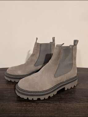 Dolce Vita. Women's Gray Suede Chelsea Lug Boots